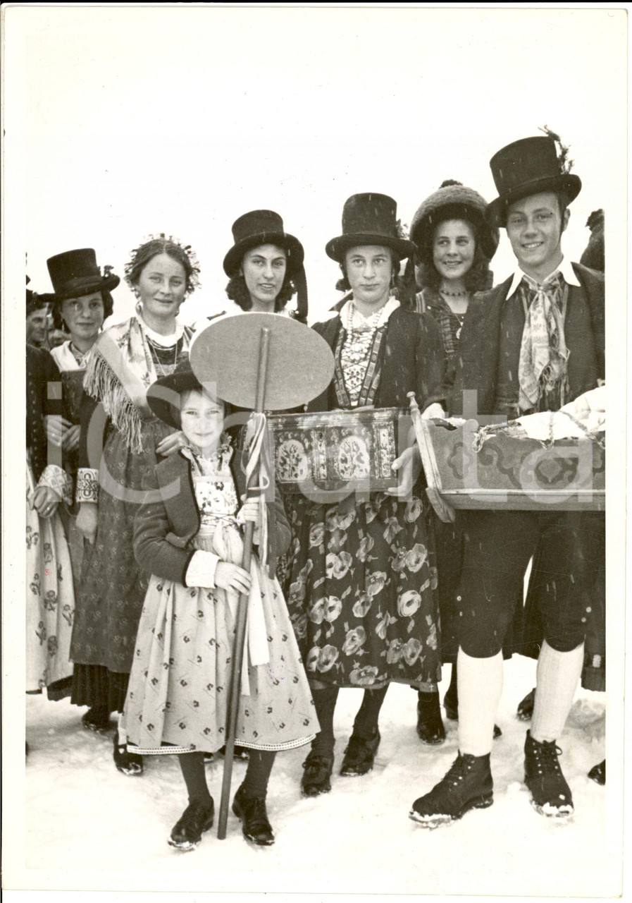 Fotografia d epoca originale 1940 ca CORTINA D AMPEZZO BL Corsa dei Sestieri Costumi tipici Fotografia 1